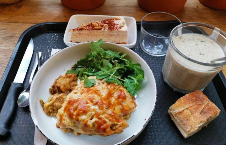 Découvrez une cuisine traditionnelle simple, mais de bonne qualité et variée.